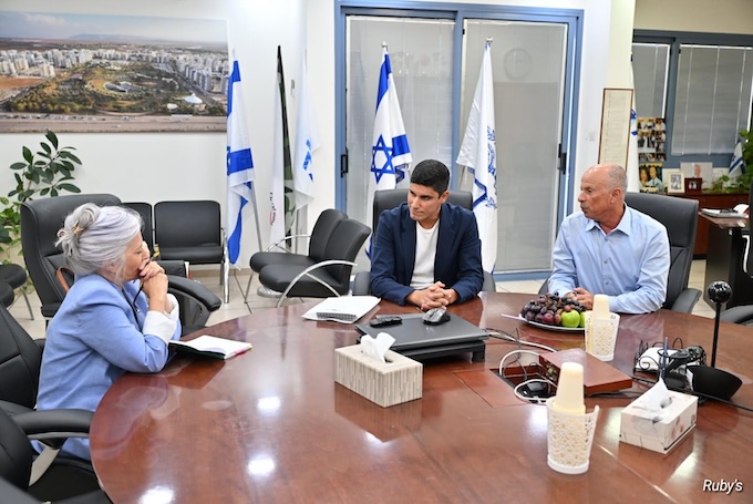 100 במצוינות 